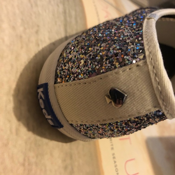 KATE SPADE ♠️ Glitter Keds Sneakers Size 8.5 New Silver Multi New in Box! - Picture 2 of 3